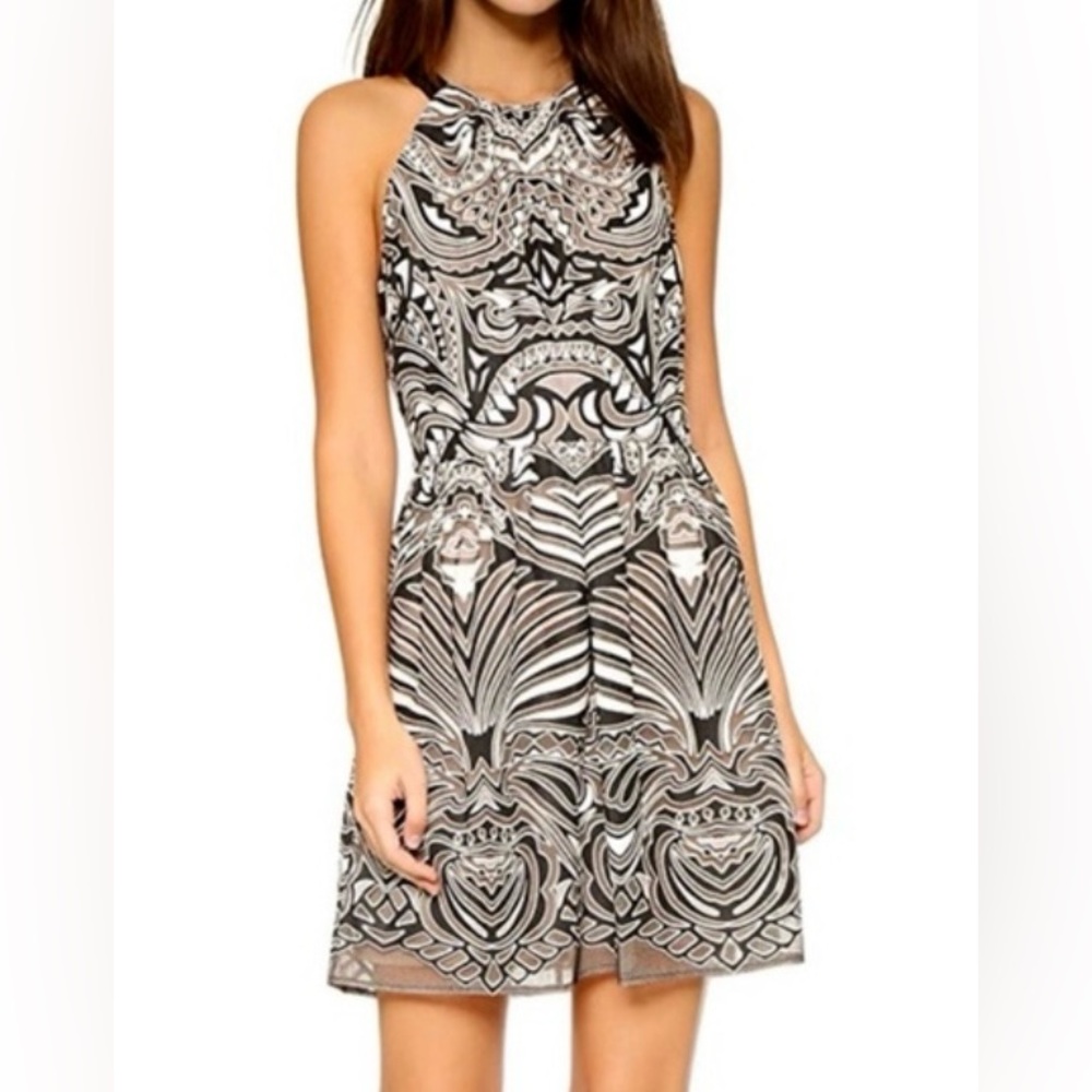 Sz 10- BCBGMAXAZRIA Black Beige Patterned Alter Burnout Mesh Dress pocket